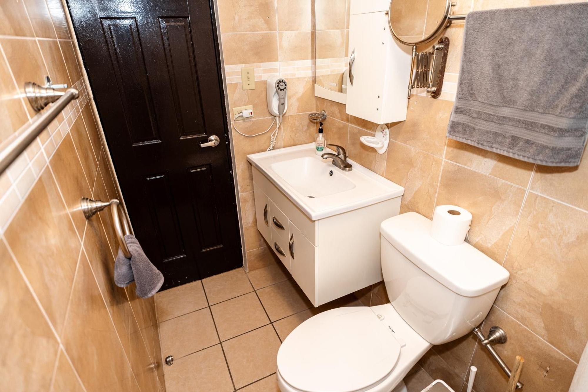 Luxury Retreat With Private Jacuzzi And Mountain Views Free Parking Apartment Понсе Екстериор снимка