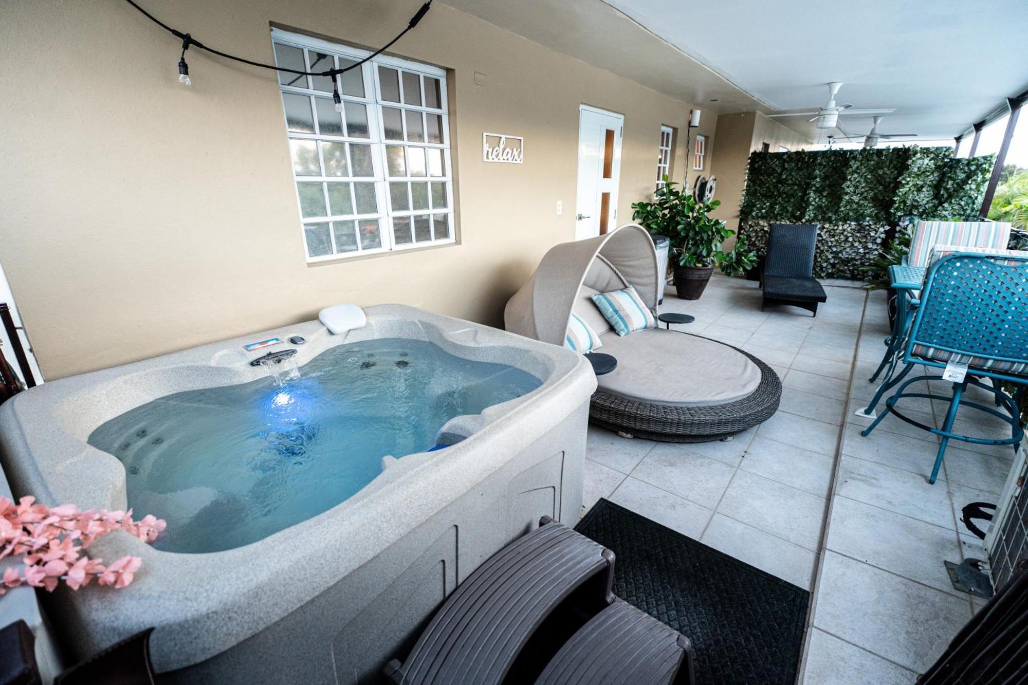 Luxury Retreat With Private Jacuzzi And Mountain Views Free Parking Apartment Понсе Екстериор снимка